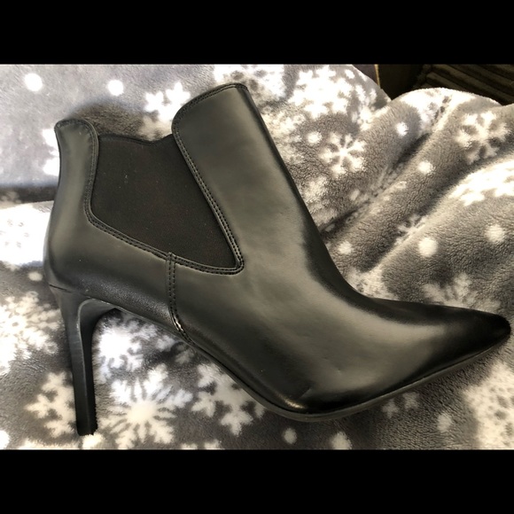 BCBGeneration Shoes - GORGEOUS BCBGeneration black booties NWOT sz8